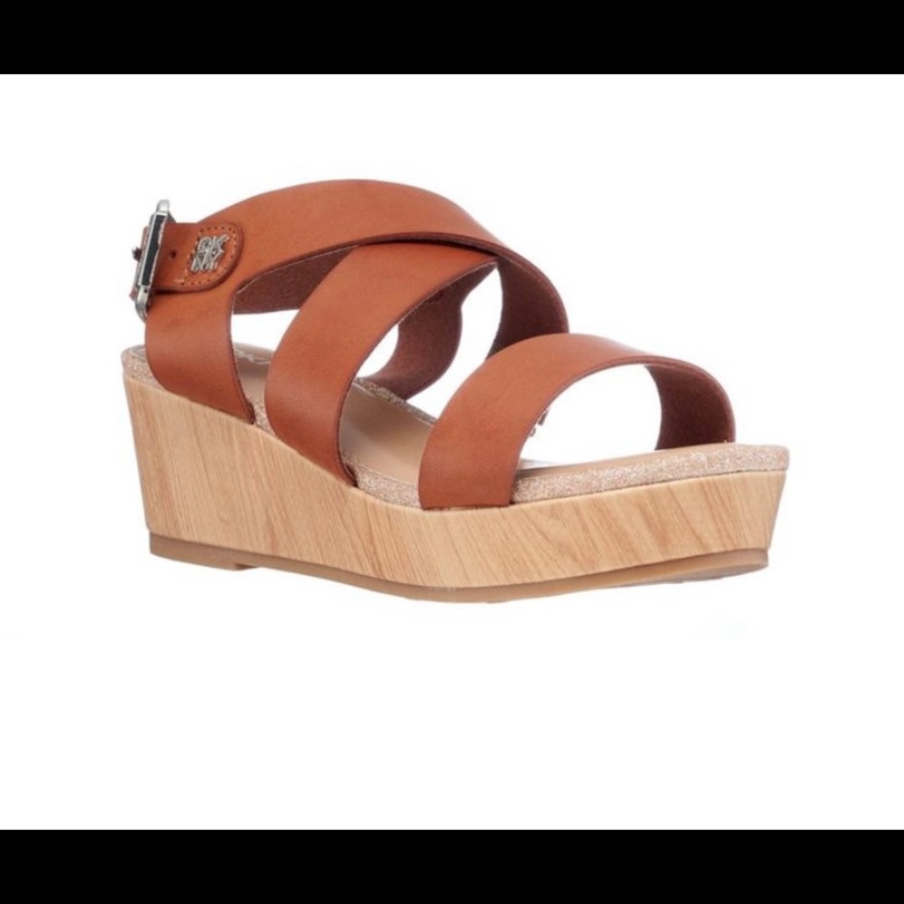 DKNY BROWN AMBER RIVET GIRL SANDAL HEEL